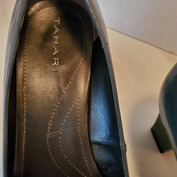 Tahari Silver Heels S 8 1/2 - Picture 3 of 6
